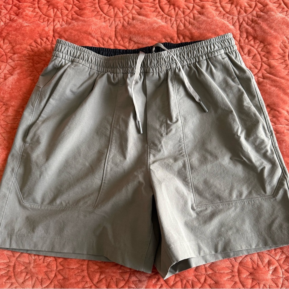 Men’s SMALL Lululemon Bowline Short 8” (Sea Steel = Color)